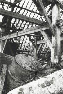 605986 Gezicht op een gedeelte van de boerderij Geitestein (Daalseweg 128) te Utrecht, tijdens de sloop.